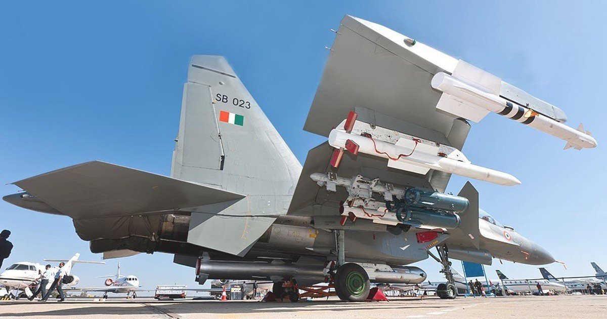 Su-30MKM được phát triển bởi Phòng thiết kế Sukhoi và dựa trên Su-30MKI . Máy bay có cùng khung máy bay, động cơ với bộ điều khiển véc tơ lực đẩy (TVC) và hệ thống bay kỹ thuật số tiên tiến.