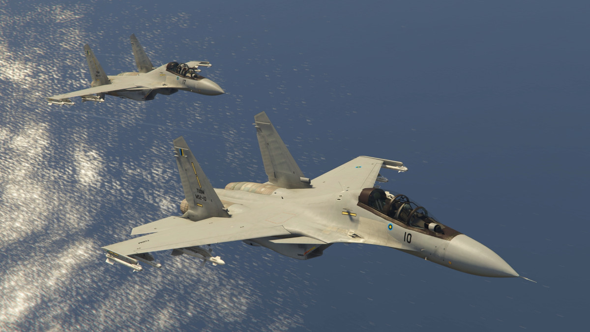 Su-30 thực sự là máy bay đa năng, với công cụ tấn công mặt đất mạnh mẽ nếu được giao nhiệm vụ. Pod tác chiến điện tử của Su-30MKM bổ sung thêm chức năng không đối đất. Nó có thể mang tải trọng vũ khí lớn (lên đến 8.000 kg) và linh hoạt trong bán kính chiến đấu (1.300km).