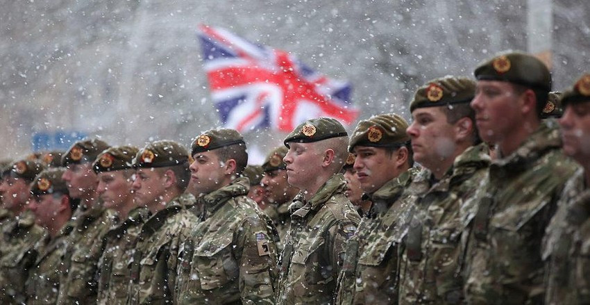 Thật vậy, cựu lãnh đạo Bộ Tư lệnh Lực lượng Liên quân Anh đã nghỉ hưu Richard Barrons, là một trong số những người nhấn mạnh rằng việc cắt giảm sản xuất đạn dược trong nhiều năm cùng với việc cung cấp đạn cho Ukraine sẽ khiến vị thế cường quốc quân sự của Anh bị lung lay.