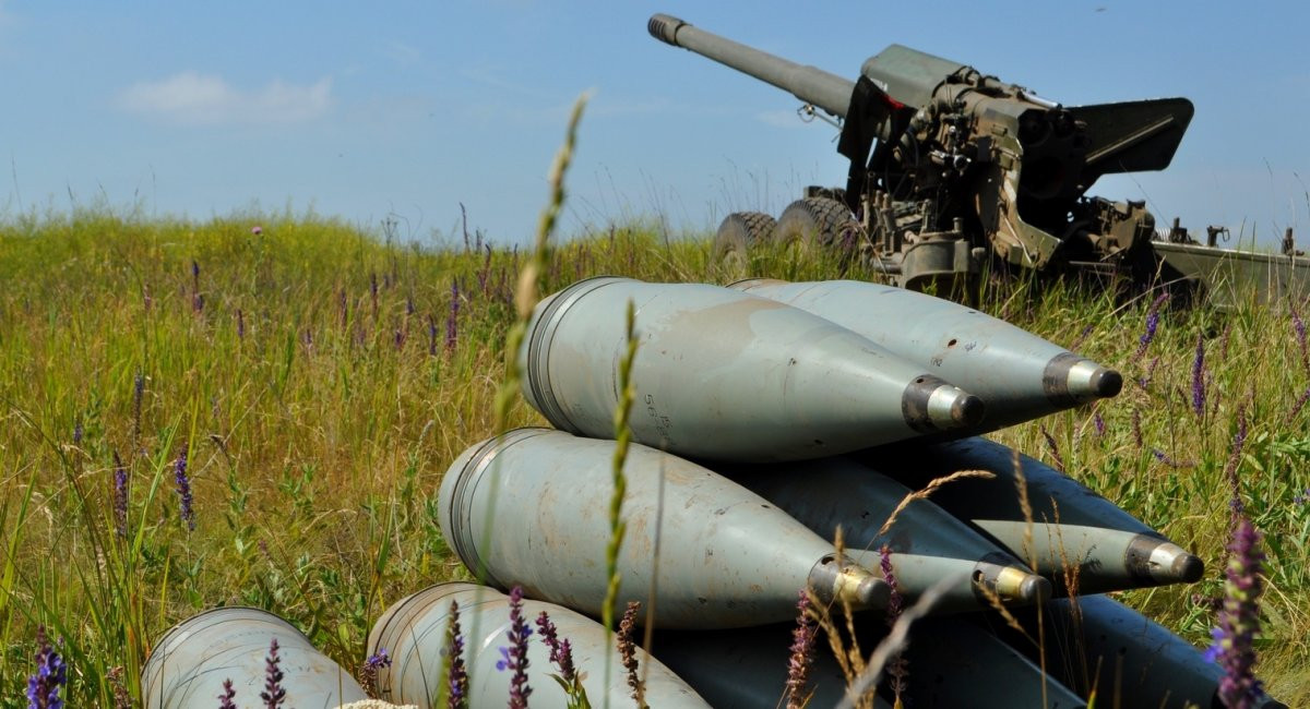 Trước đó, Nga được cho là đã phải đối mặt với các vấn đề tương tự bởi nguồn cung cấp đạn dược, tuy nhiên nhiều nguồn tin của Mỹ tuyên bố rằng các đơn vị tiền tuyến của họ hiện đang được cung cấp các loại đạn pháo cỡ nòng 152mm tương thích từ một đối tác nước ngoài.