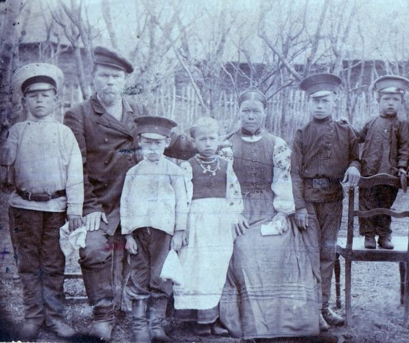 Vị nguyên soái tương lai người Ukraine sinh 1894, thời trẻ tuổi chỉ tốt nghiệp lớp 3, ông đã phải đi làm để giúp đỡ gia đình nghèo. Năm 1908, bắt đầu sự nghiệp của mình tại một nhà máy đường, sau đó trở thành một nhân viên tập sự, song song với việc này, ông học thêm kiến thức ở trường vào các ngày chủ nhật…