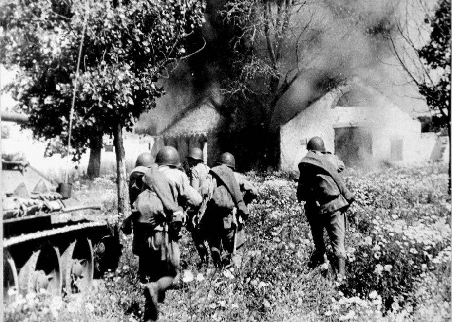 Bất chấp áp lực từ cấp trên, ông kiên trì giải thích: “Chúng tôi sẽ không vào Mtsensk hay Orel. Trên những con đường thành phố chật hẹp như thế này, Đức Quốc xã sẽ bắn xe tăng ở bất cứ vị trí nào chúng muốn, chúng tôi sẽ không có nơi nào để cơ động xe tăng”. Quan điểm này của Tư lệnh TĐQ xe tăng Cận vệ 3 hoàn toàn chính đáng.