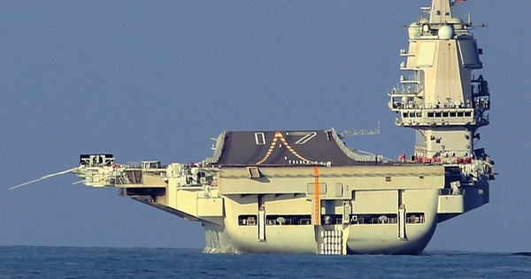 Thứ ba là tàu Sơn Đông của Trung Quốc. Không như tàu Liêu Ninh ban đầu được đặt hàng đóng như một tàu sân bay lớp Kuznetsov tại Nhà máy đóng tàu Biển Đen của Liên Xô, sau đó được hoàn thiện và trang bị ở Trung Quốc, thì Sơn Đông đại diện cho tàu sân bay đầu tiên được đóng tại chính Trung Quốc - một tàu chiến hoàn toàn bản địa.