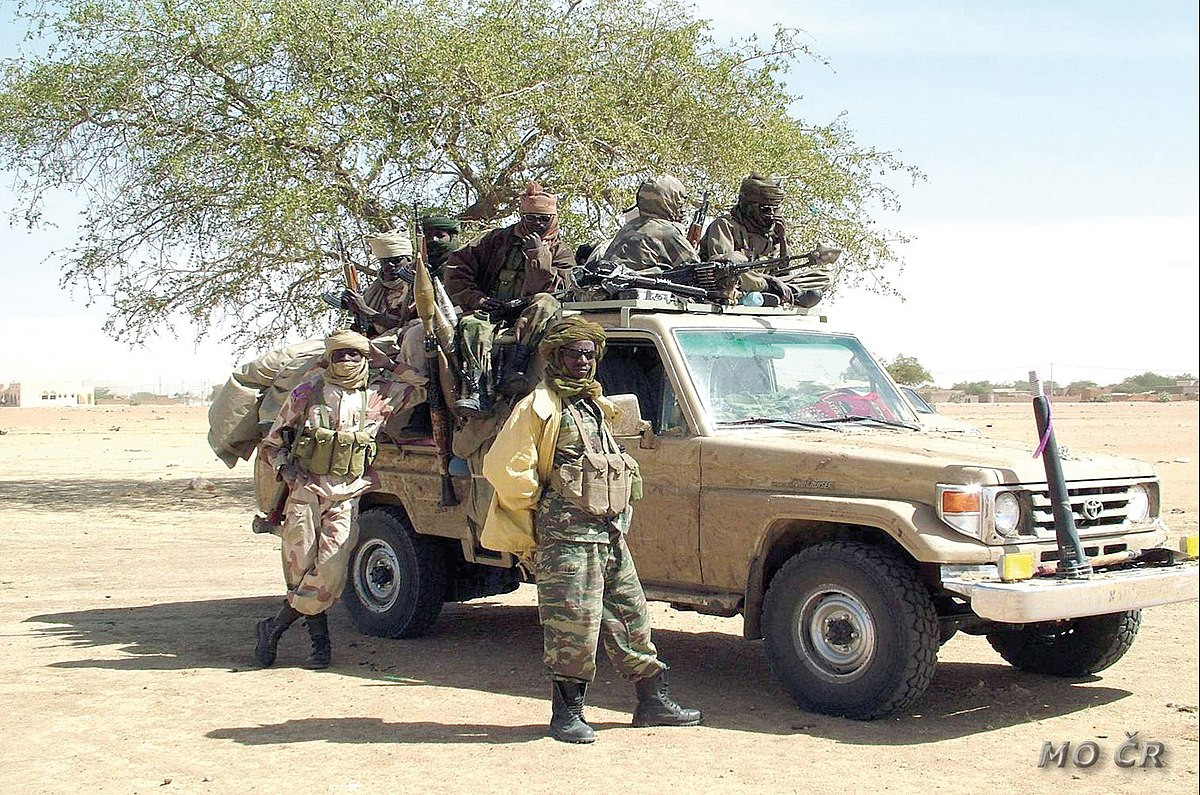 Sau một thời gian giao tranh thì một lệnh ngừng bắn đã được đưa ra, quân Gaddafi thiệt hại và còn vấp phải sự phản đối của Tòa án Quốc tế nên đã phải rút hết quân về nước và để lại Dải Aozou nằm giữa Lybia và Chad cho địch thủ trấn giữ.