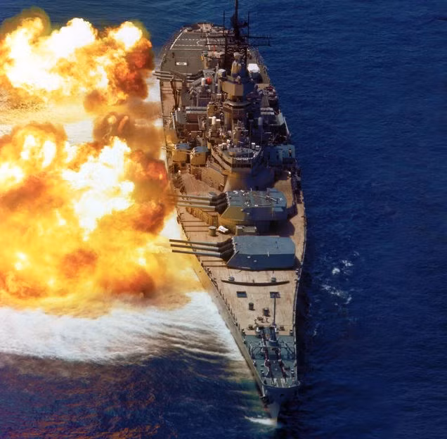 Đầu tiên là xét về đối tượng mục tiêu của tàu chiến và bản thân các tàu chiến thuộc hạm đội nước xanh. Các đối tượng này thường rất khổng lồ do có kích thước hoặc quy mô rất lớn, khiến cho việc bắn chìm mục tiêu chỉ trong một hoặc một vài phát đạn đơn thuần gần như là bất khả thi.