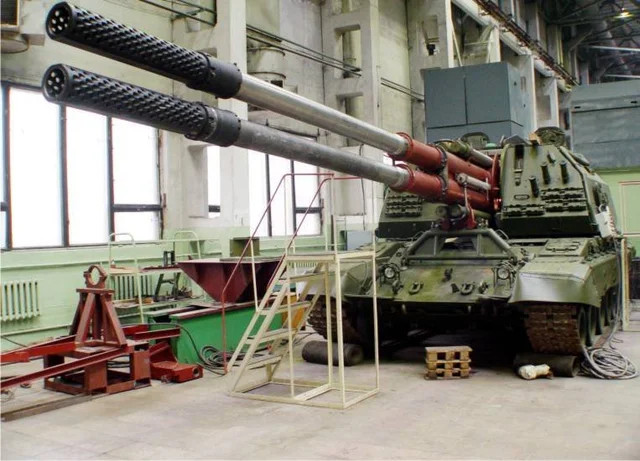 Vì trên bộ các phương tiện đều bị giới hạn rất nhiều về khối lượng và kích thước, để có thể tác chiến hiệu quả cũng như có thể đi qua được cầu hay có thể thể tác chiến trong rừng và đô thị.