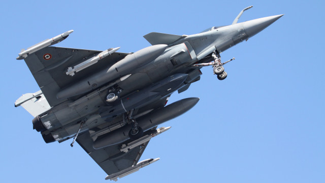 Mục tiêu của chương trình này là hiện đại hóa hệ thống điện tử hàng không trên Mirage 2000D và cho phép sử dụng tên lửa phòng không MICA thay vì MAGIC hiện có, đã bị đánh giá là lỗi thời.