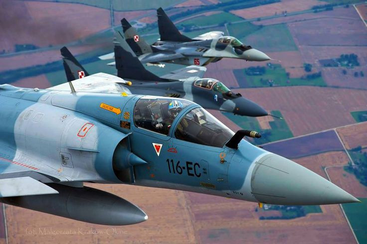 Được phát triển bởi tập đoàn Dassault Aviation, Pháp đã có 106 máy bay Mirage 2000 phục vụ trong biên chế, tuy nhiên tất cả những chiếc Mirage 2000 trên sẽ được thay thế bằng máy bay chiến đấu tiên tiến Rafale vào năm 2030.
