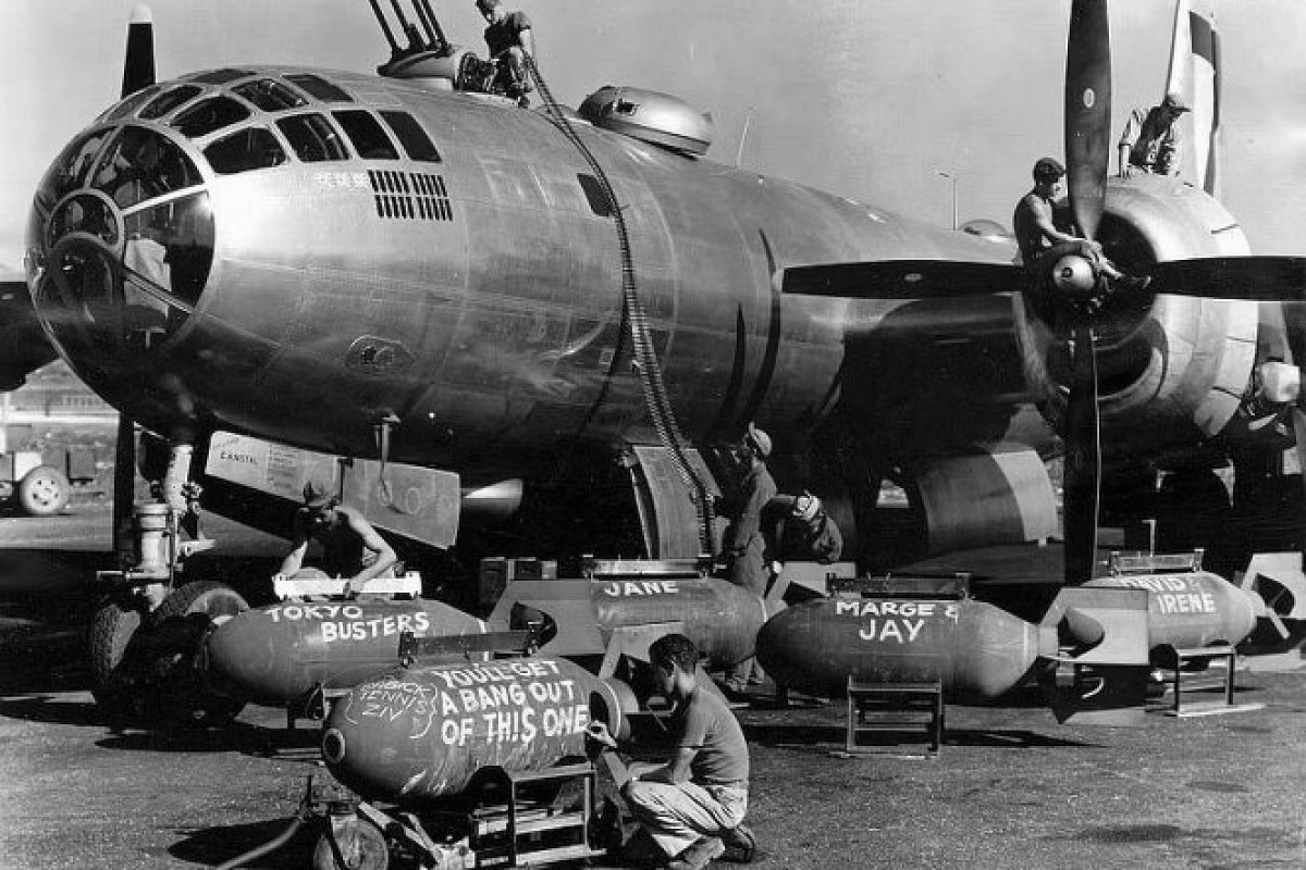 Chính sách này có tên gọi là “Học thuyết tấn công ồ ạt ”. Một phần của học thuyết này được biết đến đó là kế hoạch “Dropshot”.