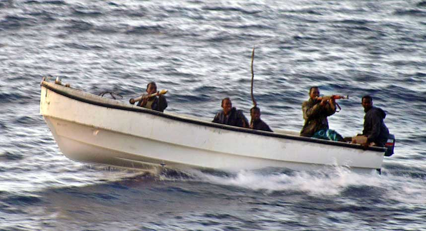 Chúng bắt đầu bắn vào con tàu bằng súng máy và súng phóng lựu. Nhưng khi cố lên tàu, chúng bắt đầu bị trượt xuống hai bên mạn và nhanh chóng rút lui trong sự nhục nhã. Đoàn thủy thủ đã “nã đạn” vào những tên cướp biển từ hệ thống LRAD được lắp đặt trên tàu.