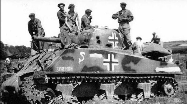 Hỗ trợ cho cuộc tấn công này còn có hệ thống ánh sáng từ đèn pha phòng không. Sự kết hợp những cách thức này đã làm cho quân phát xít Đức mất phương hướng và không còn nhuệ khí chiến đấu.