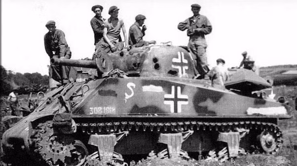 Hỗ trợ cho cuộc tấn công này còn có hệ thống ánh sáng từ đèn pha phòng không. Sự kết hợp những cách thức này đã làm cho quân phát xít Đức mất phương hướng và không còn nhuệ khí chiến đấu.