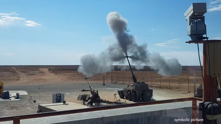 Xét về ưu thế kỹ thuật của các nước NATO, đặc biệt là các thương hiệu pháo lâu đời như Rheinmetall, Royal Arsenal của Đức, trình độ kỹ thuật của họ mạnh hơn Liên Xô về công nghệ nòng, vật liệu và áp suất buồng nổ, nên NATO chọn đường kính 155mm. Tính năng này tốt hơn đáng kể so với pháo 152mm của Liên Xô lúc bấy giờ.