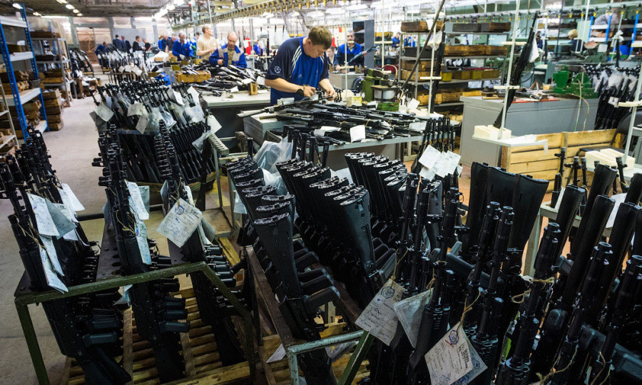 Dường như chúng ta đang chứng kiến một cuộc đối đầu khác về số lượng và chất lượng. Tuy nhiên, đừng quên rằng với tất cả sự đơn giản của nó, vũ khí chế tạo bằng công nghệ dập đã được sử dụng rộng rãi trong và sau chiến tranh.