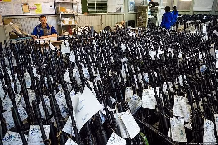 Thứ vũ khí này đã hoàn thành nhiệm vụ chính của mình giúp những người lính chiến đấu một cách hiệu quả.Trong những năm sau chiến tranh, dập, hàn, kết nối bằng chốt đã trở nên phổ biến - không có chúng, không thể tưởng tượng được ngành công nghiệp vũ khí hiện đại sẽ ra sao.