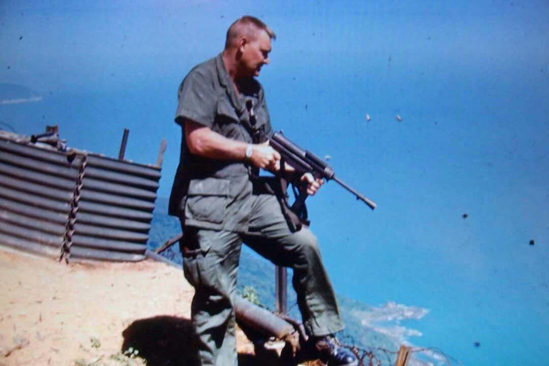 Nhược điểm chính của M3 là độ nhạy cảm với sự ô nhiễm gia tăng, súng có thể hoạt động hiệu quả chỉ với một lượng lớn chất bôi trơn. Khẩu súng tiểu liên này, giống như huyền thoại Thompson, vẫn phục vụ một thời gian sau chiến tranh, nhưng không bao giờ trở nên phổ biến.