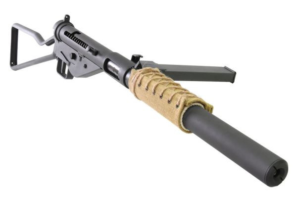 Trên thực tế, Sten là một ống có báng súng, với hộp đạn thẳng, được lắp từ bên thân súng. Súng dùng đạn Parabellum 9mm. Tất cả các bộ phận, ngoại trừ nòng súng, được chế tạo bằng cách dập và nối bằng đinh tán, ốc vít và hàn.