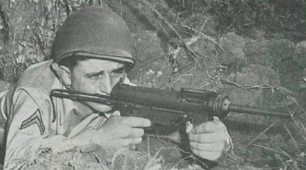 Vũ khí mới này đã được chào đón một cách “lạnh lùng”, bởi sau khi dùng một khẩu Thompson đáng tin cậy và thuận tiện, việc bắn M3 trở thành một cực hình thực sự.