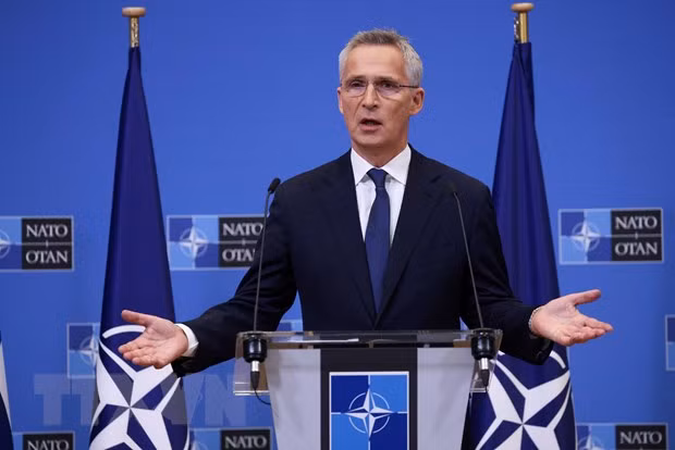 Phát biểu với các phóng viên trước cuộc đàm phán vào sáng 21/4, người đứng đầu NATO Jens Stoltenberg ca ngợi sự xuất hiện của các xe tăng tối tân, đồng thời mong muốn NATO tăng cường cung cấp đạn dược, nhiên liệu và các hỗ trợ khác mà Ukraine cần để sử dụng tốt các phương tiện đó.