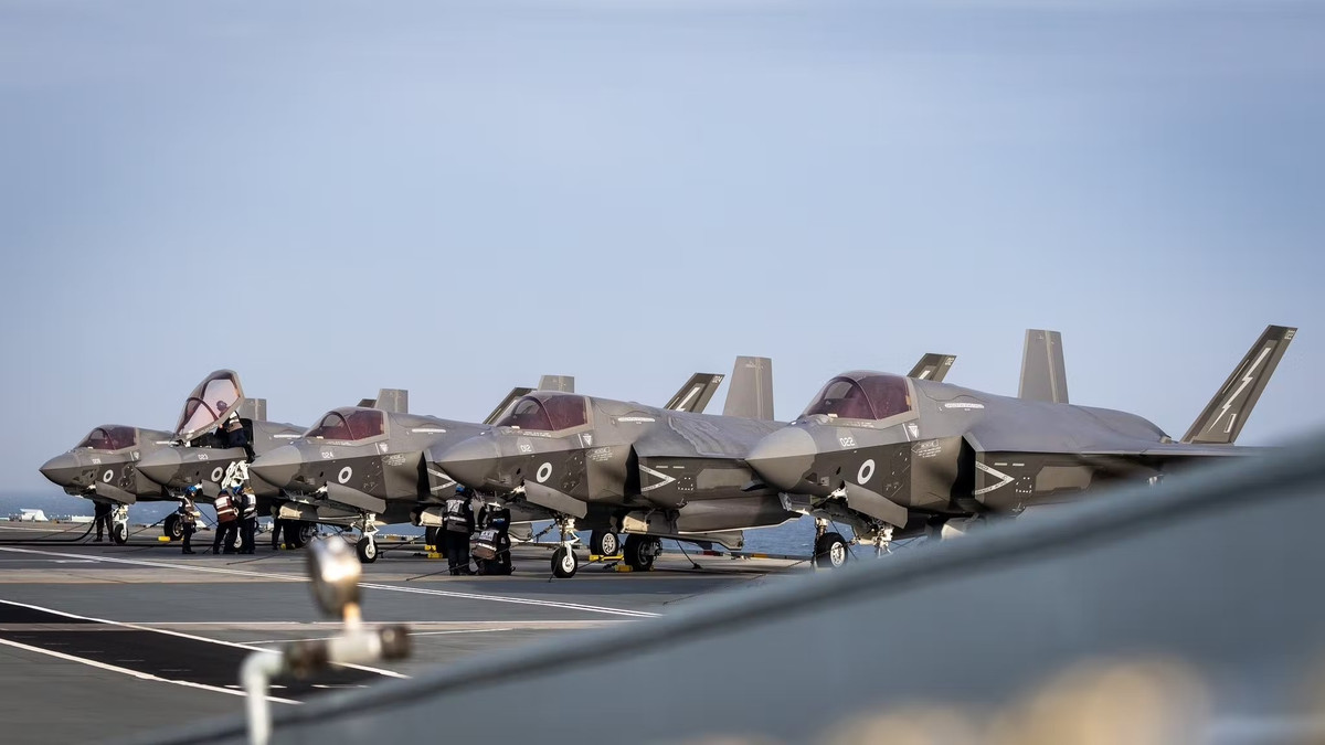 Là loại máy bay chiến đấu một động cơ hạng nhẹ, F-35 được thiết kế để dễ dàng hơn trong công tác bảo trì và giảm chi phí vận hành, cho phép nó dễ dàng thay thế F-16 Fighting Falcons của Không quân và F-18 Hornet của Hải quân, nhưng chiếc máy bay này lại không mang lại kết quả như mong muốn, bởi trong giai đoạn thiết kế chi phí chương trình đã lên tới gần 150 tỷ USD.