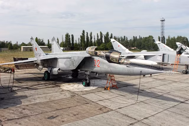 Mặc dù thiết kế khung máy bay có tiềm năng để kết hợp các nâng cấp tiếp theo, nhưng MiG-25 đã ngừng hoạt động trong biên chế của Nga vào năm 2013 do ngân sách hậu Xô Viết bị cắt giảm nghiêm trọng.