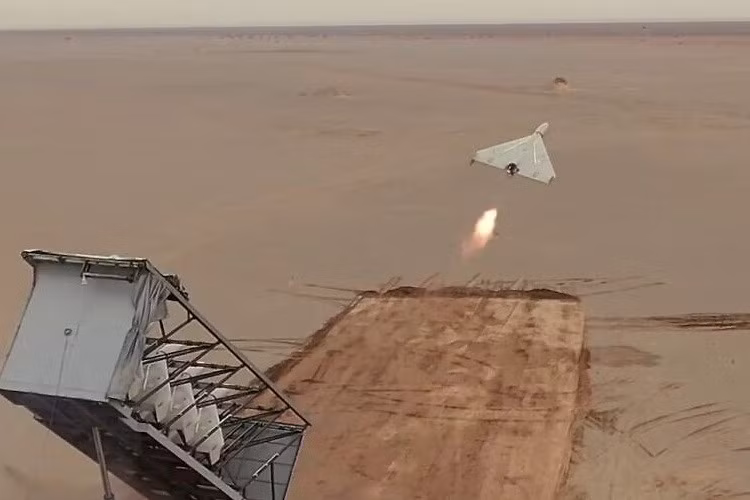 Thứ nhất là máy bay không người lái UAV Geran-2 của Nga. Chưa bao giờ UAV được sử dụng nhiều như trong chiến sự ở Ukraine, khi ưu thế của cả hai bên phụ thuộc rất nhiều vào các loại UAV.