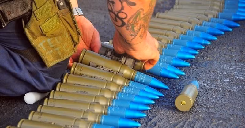 Theo thông tin, bộ giáp này được thiết kế đặc biệt để có thể sống sót trước các loại đạn uranium nghèo (loại đạn do Anh cung cấp cho Ukraine vào tháng 3).