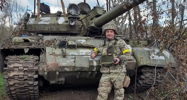 xe tăng chủ lực T-62 cải tiến tác chiến ra sao ở Ukraine? xe tang chu luc T-62 cai tien tac chien ra sao o Ukraine?