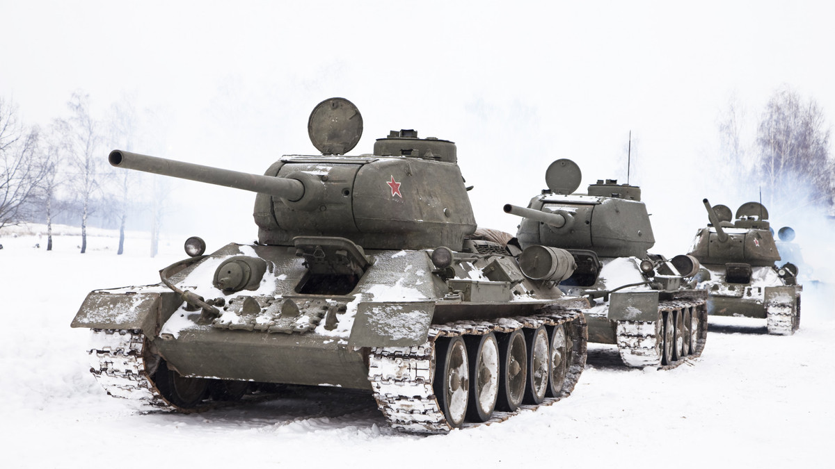 Cuoc cham tran dau tien giua linh Duc voi xe tang KV Lien Xo-Hinh-2