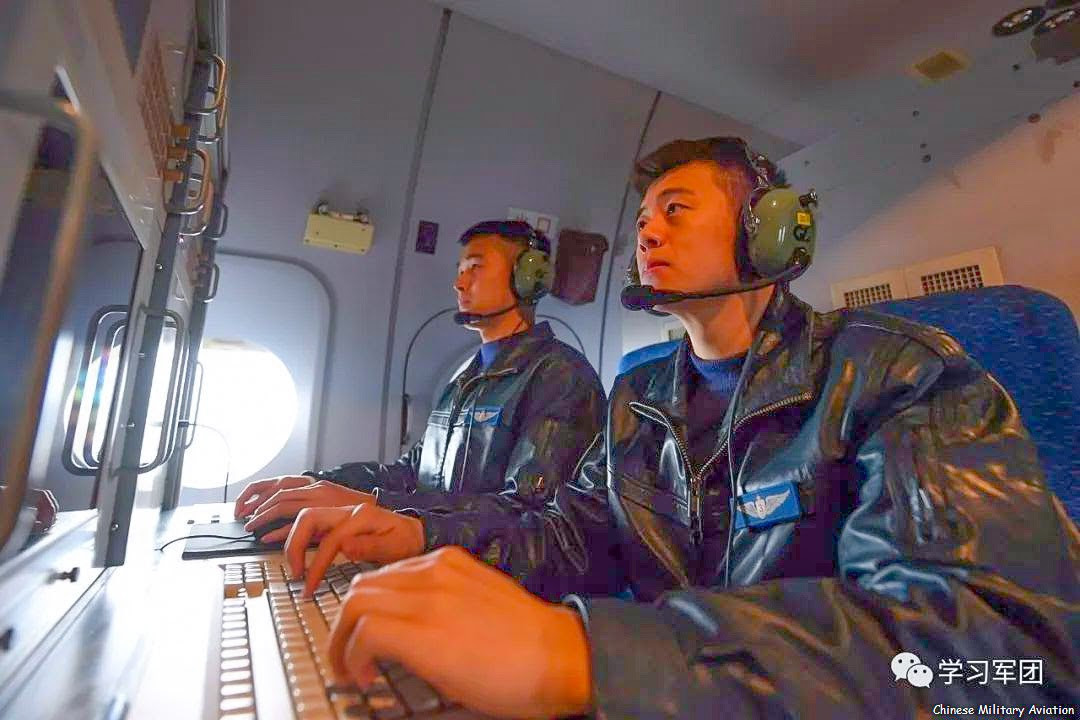 Máy bay vận tải Y-9 có khả năng chở 132 binh lính đổ bộ đường không, trong khi đó biến thể KJ-500 được điều khiển bởi 4 nhân viên và khả năng chuyên chở còn lại được dành cho trọng lượng của bộ cảm biến cũng như các hệ thống điện tử hàng không khác.