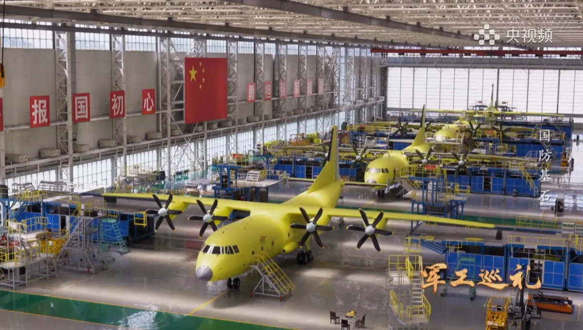 Việc Trung Quốc sử dụng máy bay vận tải Y-9 để phát triển máy bay cảnh báo sớm được các chuyên gia đánh giá rất cao nhờ sự hiệu quả và tiện dụng của nó. Ngoài các cảm biến chính, các sửa đổi khác đối với khung máy bay Y-9 bao gồm việc bổ sung các bảng điều khiển chỉ huy phi hành đoàn chuyên dụng và mảng ăng-ten.