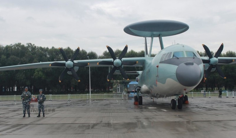 Nhận xét của Wilsbach đã cho thấy rằng Trung Quốc chính là đối thủ tiềm tàng duy nhất của Mỹ có khả năng AEW&amp;C. Số lượng máy bay cảnh báo sớm của Trung Quốc vượt xa phi đội A-50 già cỗi của Nga, trong khi các quốc gia khác như Triều Tiên và Iran không có loại máy bay nào như vậy.