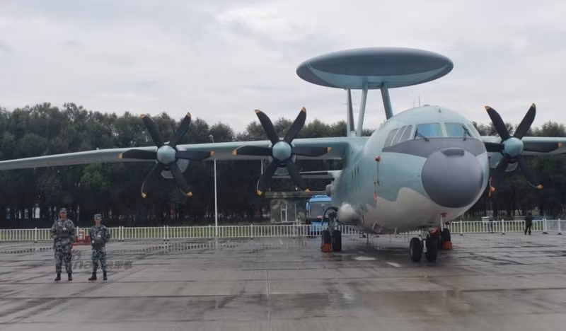 Nhận xét của Wilsbach đã cho thấy rằng Trung Quốc chính là đối thủ tiềm tàng duy nhất của Mỹ có khả năng AEW&amp;C. Số lượng máy bay cảnh báo sớm của Trung Quốc vượt xa phi đội A-50 già cỗi của Nga, trong khi các quốc gia khác như Triều Tiên và Iran không có loại máy bay nào như vậy.