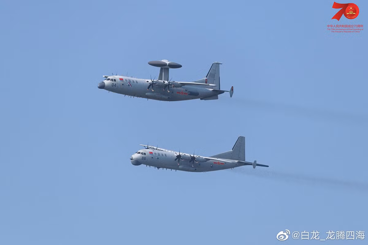 Trung Quốc đã mở rộng sản xuất dòng máy bay này, ước tính PLA đang sở hữu 28 máy bay KJ-500 vào năm 2022 và nó được biên chế đồng đều giữa các đơn vị chiến đấu của không quân và hải quân.