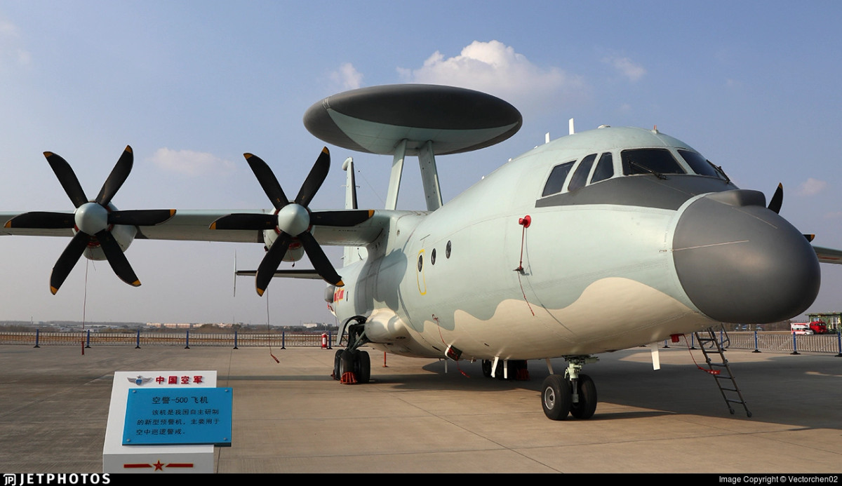 Máy bay tích hợp bốn động cơ tuốc bin cánh quạt FWJ-6C 5.100 mã lực với cánh quạt sáu cánh và có độ bền cao hơn so với máy bay phản lực IL-76, khiến nó trở nên lý tưởng cho việc bay lượn lờ như máy bay AEW&amp;C thường phải làm.