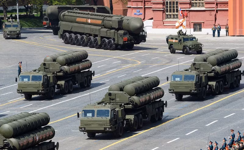 Thật vậy, chỉ riêng việc mua S-400 Bộ Quốc phòng Nga đã chi nhiều hơn so với việc mua tất cả các loại máy bay chiến đấu cộng lại trong 30 năm qua. Điều này không bao gồm các khoản chi tiêu cho các hệ thống phòng không khác như S-300, S-350, BuK, Pantsirs, Tors và S-500.