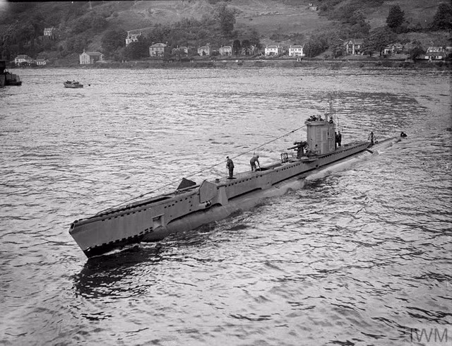 Người Anh đã biết đến chiến dịch “Caesar” thông qua những thông tin vô tuyến của Đức do tình báo bắt được và giải mã. Để chặn đánh tàu ngầm chở hàng có giá trị của kẻ thù, quân đội Anh đã điều tàu ngầm HMS Venturer với kích cỡ khiêm tốn hơn nhiều ra trận.