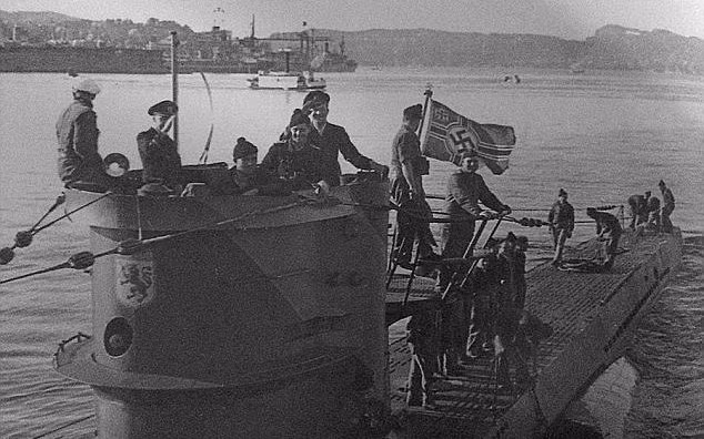 Đây là tàu ngầm cỡ lớn có lượng choán nước khi ở trên mặt nước là 1.616 tấn và khi ở dưới nước là 2.150 tấn. Chiều dài tối đa thân tàu là 87,6 mét, chiều rộng 7,5 mét, độ sâu giới hạn 230 mét.