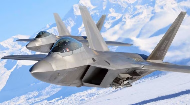 Giu 180 chiec F-22 den nam 2030 ton hon mua moi 110 chiec F-35