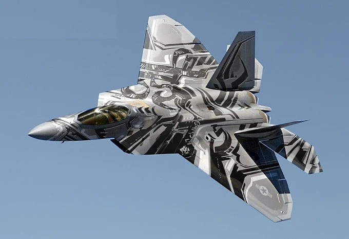 F-22 có tầm bay thấp hơn nhiều so với các loại máy bay chiến đấu cùng kích cỡ, đây cũng là một hạn chế nghiêm trọng, đặc biệt là ở mặt trận Thái Bình Dương, nơi F-35 và F-15 tầm xa hơn sẽ có khả năng hoạt động tốt hơn mà không cần quá phụ thuộc vào máy bay tiếp nhiên liệu trên không.