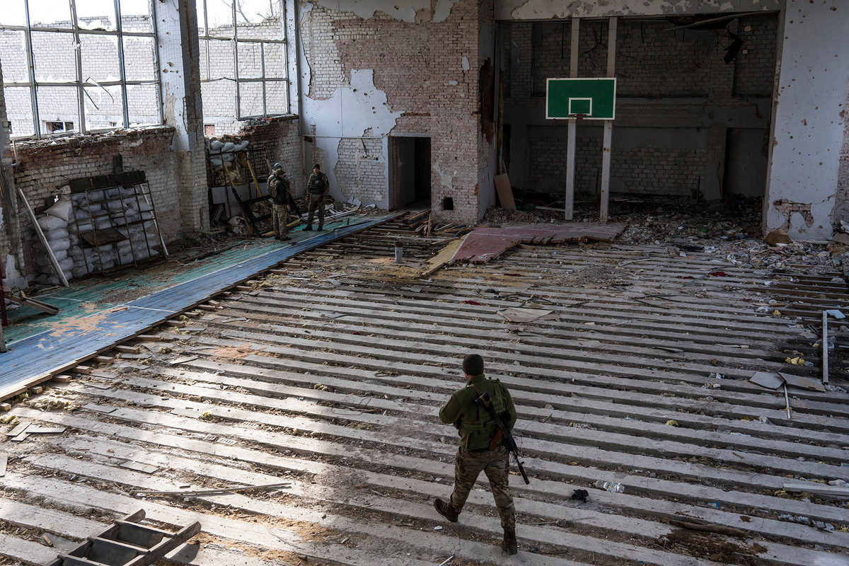 Đặc điểm lớn nhất của chiến đấu trên đường phố ở các thành phố và thị trấn là tàn khốc, địa hình phức tạp dẫn đến vô số tình huống bất ngờ trong trận chiến. Đồng thời, rất khó phát hiện ra kẻ địch nên đánh nhau trên đường phố cực kỳ nguy hiểm.