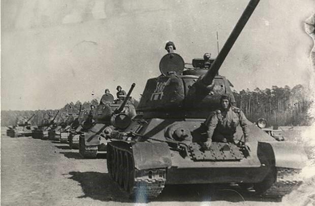 Vào tháng 9/1943, các lính tăng của Rybalko đã nổi bật trong cuộc giao tranh ở hướng Kiev. Vào ngày 21/9, các đơn vị của TĐQ xe tăng Cận vệ 3 đã tới Dnepr trong một cuộc hành quân cấp tốc và sau khi vượt sông, tham gia kiến tạo đầu cầu (bàn đạp) Bukrinsky, đóng vai trò cực kỳ quan trọng trong việc giải phóng Kiev và cuộc tấn công tiếp theo của Liên Xô dọc hữu ngạn Ukraine.