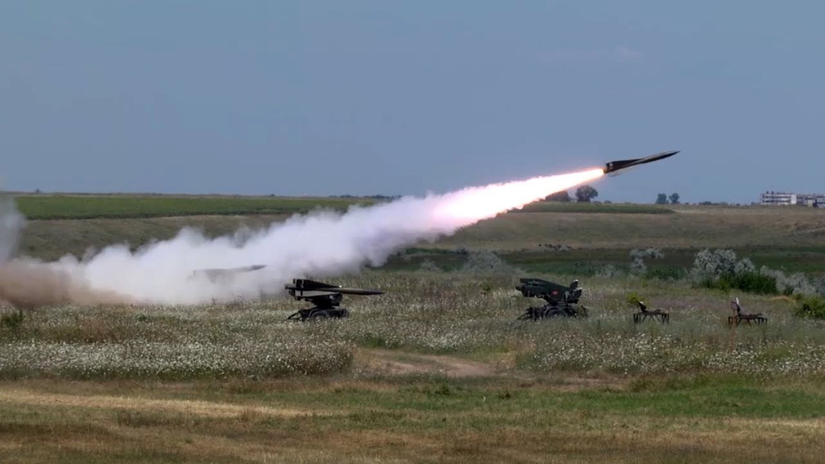 Năm 1970, MiG-25 đã bay qua Bán đảo Sinai do Israel kiểm soát một cách dễ dàng, điều này cho thấy các hệ thống phòng không và máy bay chiến đấu hiện có của Mỹ hoàn toàn không hiệu quả trước chiếc máy bay tối tân này. Mặc dù Israel khi đó được trang bị tên lửa MIM-23 Hawk và máy bay chiến đấu F-4E Phantom là những thiết bị hiện đại nhất của NATO lúc bấy giờ.
