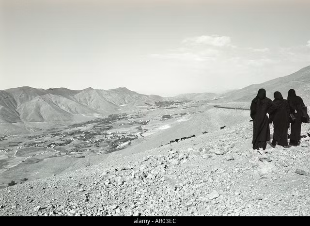 Điều quan trọng là họ nên tin rằng họ đã tự lên kế hoạch trốn khỏi Liên Xô. Để đạt được mục tiêu này, cách Ashkhabad gần 20 km về phía đông nam, gần với Iran, chúng tôi đã thiết lập một vùng đất giả mạo không người nhằm mục đích đánh dấu biên giới Liên Xô-Iran.