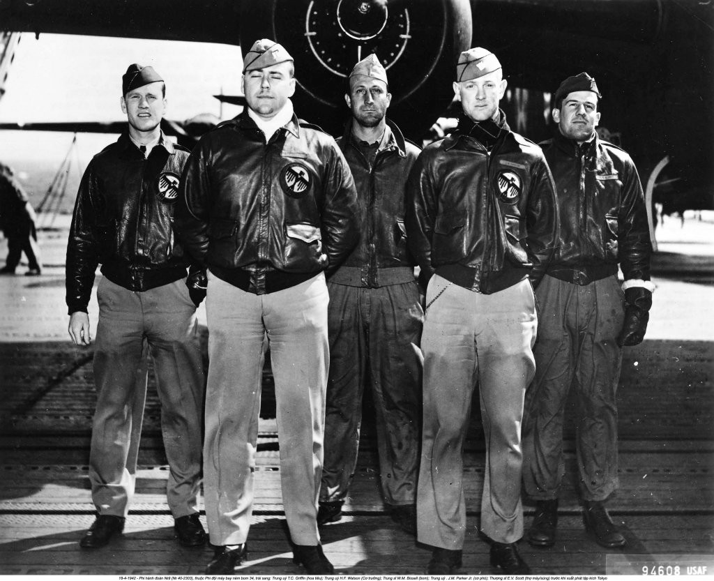 Tuy nhiên, Robert G. Emmens không đồng ý: Cuộc chạy trốn của chúng tôi là thật. Chúng tôi phải trả giá từng xu mà chúng tôi có… (Yakimenko) đã hôn mỗi người chúng tôi khi chúng tôi rời xa anh ấy… Anh ấy đã rơm rớm nước mắt.