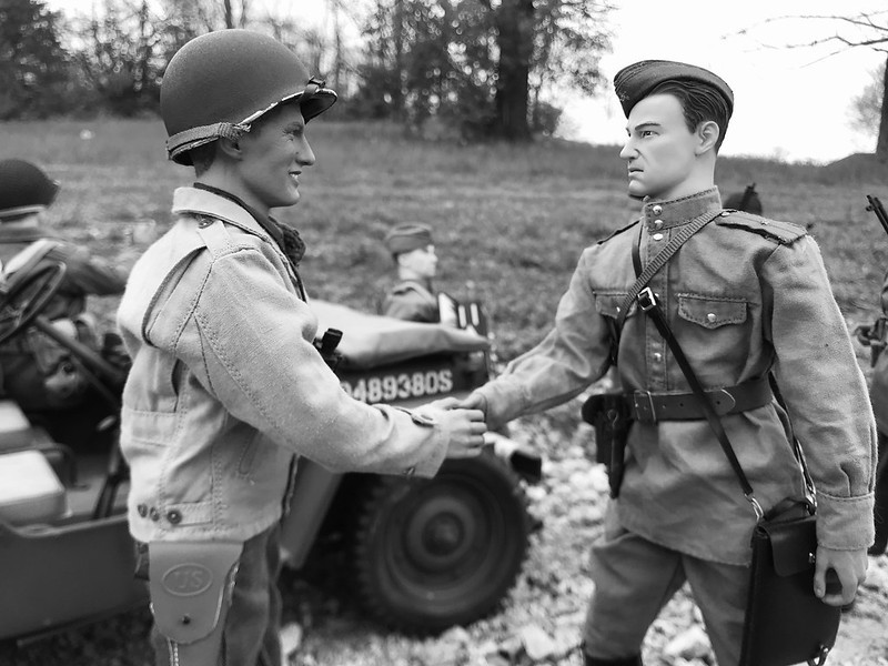 Anh nhanh chóng thuyết phục người Mỹ rằng anh thông cảm với hoàn cảnh khó khăn của họ và anh thực sự muốn giúp họ trở về nhà. Boyarsky kể lại: Từ những ngày đầu tiên đến Turkmenistan, tôi đã lên kế hoạch với lính biên phòng về cách người Mỹ vượt biên.