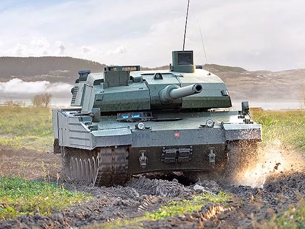 Kể từ khi sản xuất đây là lần đầu tiên xe tăng Altay đã được cập nhật và nâng cấp theo các điều kiện của môi trường chiến đấu hiện đại. Nhiều hệ thống còn gặp vấn đề trong quá trình nội địa hóa một số thiết bị của nước ngoài.