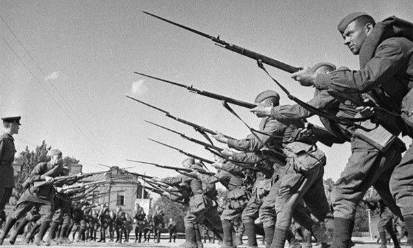 Súng tiểu liên và hành trình thống trị thế giới (P1) Sung tieu lien va hanh trinh thong tri the gioi (P1)