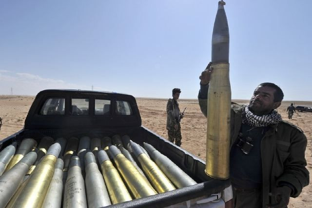 Liệu Nga có đủ số lượng đạn 100mm cho T-54/55 hay không vẫn còn là một câu hỏi, mặc dù Syria, Iran và Triều Tiên đều là những nhà khai thác chính xe tăng cùng loại và có khả năng cung cấp hỗ trợ.