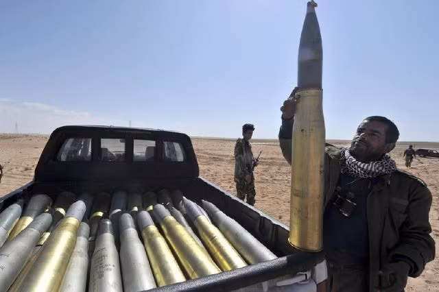 Liệu Nga có đủ số lượng đạn 100mm cho T-54/55 hay không vẫn còn là một câu hỏi, mặc dù Syria, Iran và Triều Tiên đều là những nhà khai thác chính xe tăng cùng loại và có khả năng cung cấp hỗ trợ.